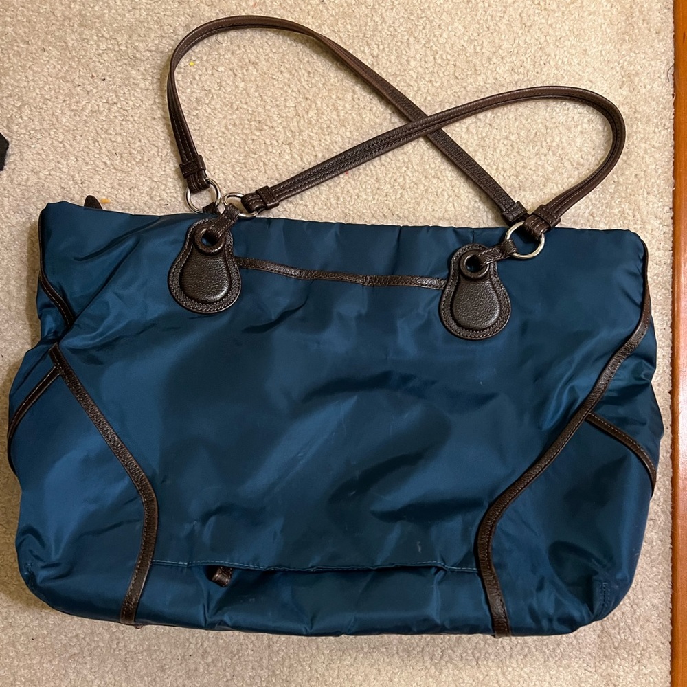 Gently used Tumi business travel tote bag.  Teal color.